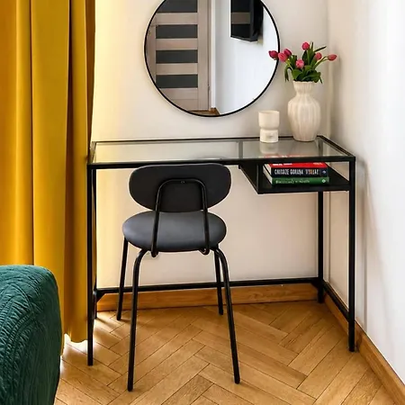 Cozy Retreat For 4 In Апартаменти Варшава