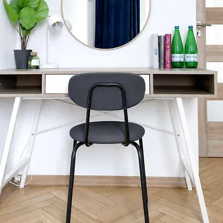 Cozy Retreat For 4 In Апартаменти *